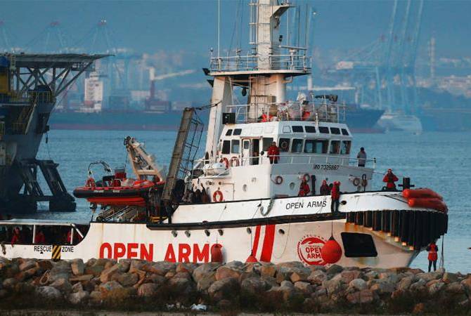 El Pais: власти Испании готовы принять часть мигрантов с судна НПО королевства
