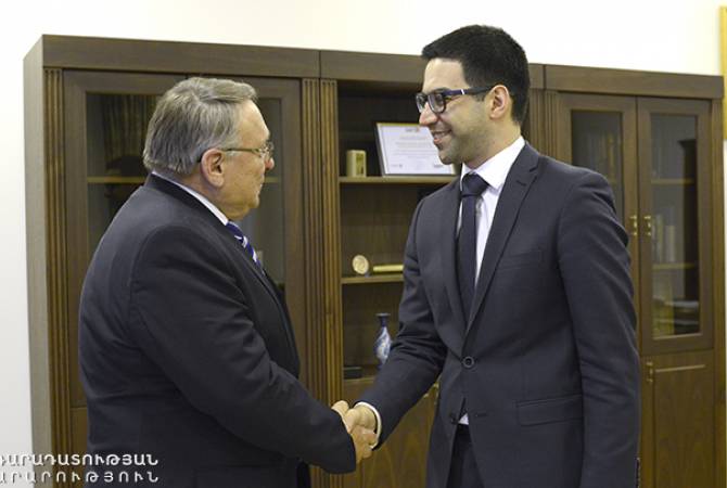 Министр юстиции принял посла Чехии в Армении