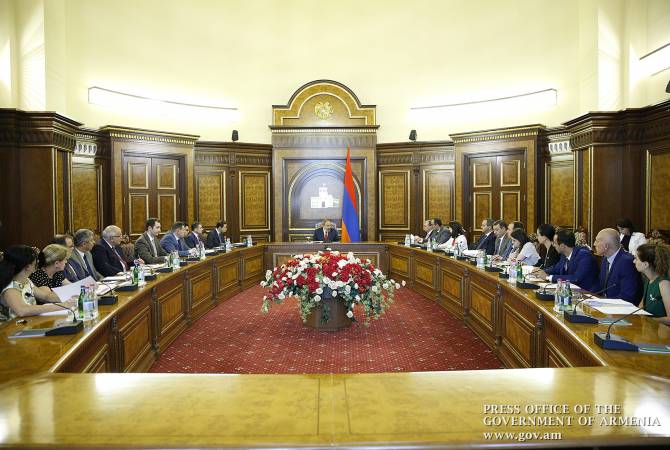 У премьер-министра Армении состоялось совещание, касающееся усыновления детей