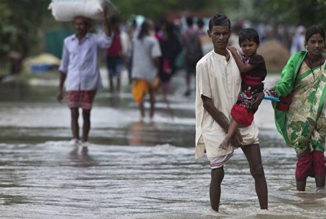 Жителей ряда районов Нью-Дели эвакуируют из-за угрозы наводнения
