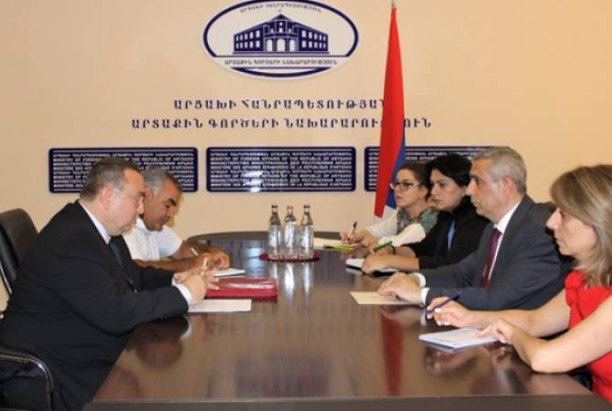 Масис Маилян и глава миссии МККК обсудили вопрос военнослужащего, оказавшегося в 
Азербайджане