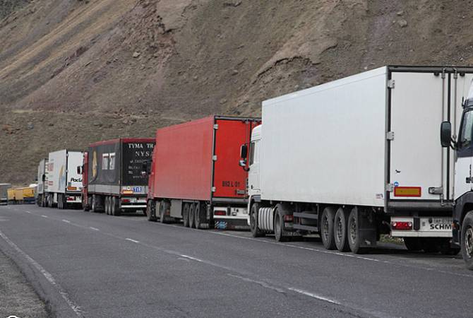 На российском участке Верхнего Ларса введены временные ограничения для грузовых 
автомобилей