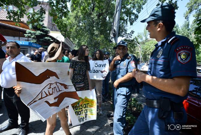6 detained during anti-Amulsar mine demonstration in Yerevan 
