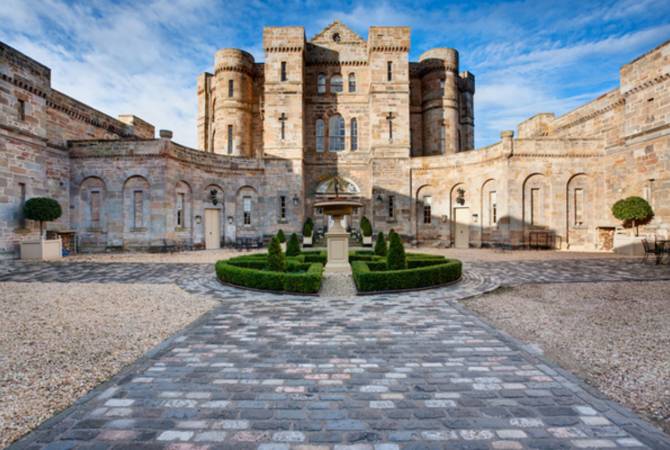 Королевский замок в Шотландии выставили на продажу