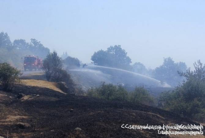 На территории, прилегающей к автодороге Гандзак - Сарухан, сгорело около 30 га 
травяного участка
