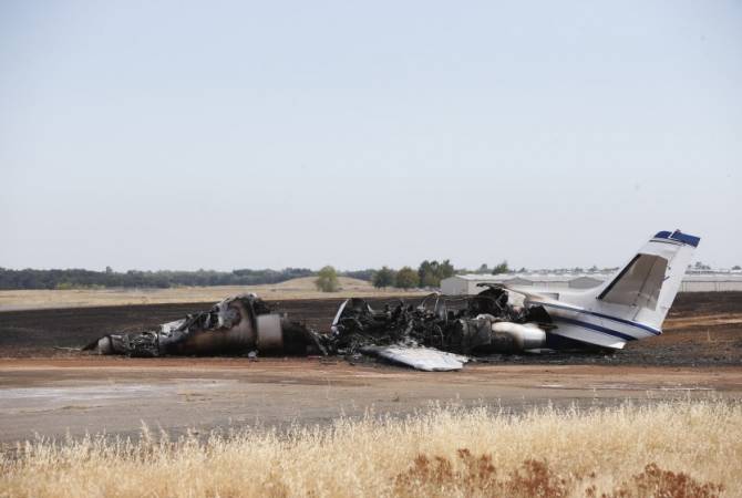 В калифорнийском аэропорту самолет сгорел на взлетной полосе