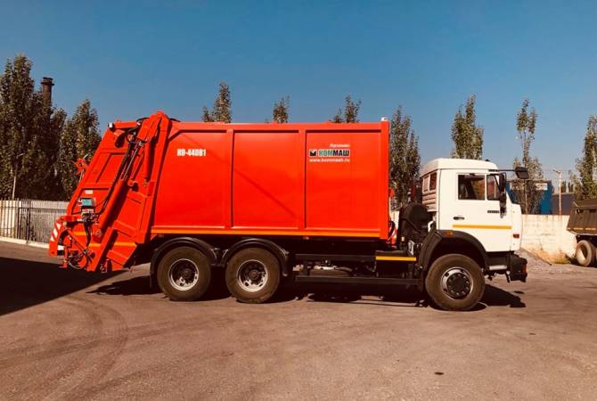 Общинное учреждение Еревана получило еще 5 мусоровозов