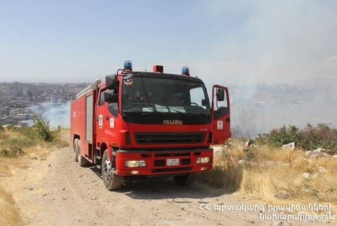 Վարդավանք գյուղում այրվում է մոտ 7 հա բուսածածկ տարածք և 8 հա անտառածածկ 
տարածք