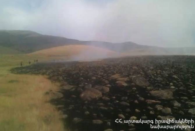 Продолжается тушение  пожара у  подножия  горы  Ара
