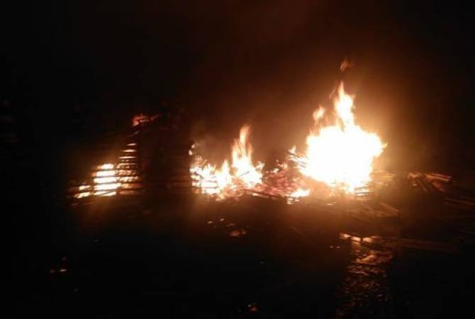 В Азербайджане на рынке древесины вспыхнул пожар