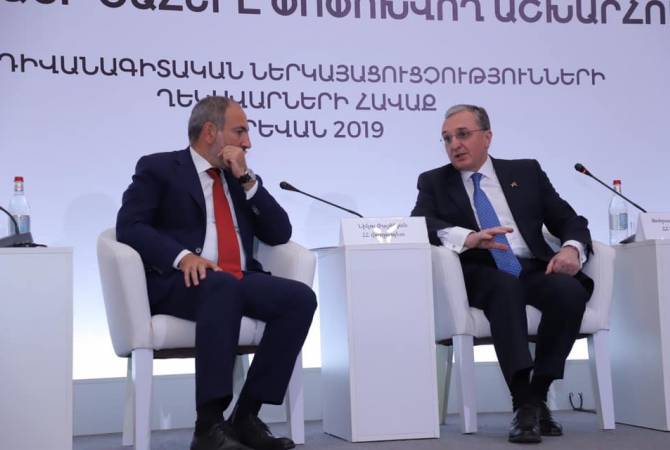 رئيس الوزراء باشينيان يشترك في قمة الدبلوماسيين الأرمن في الخارجية ويلقي كلمة بمفاهيم سياسة أرمينيا