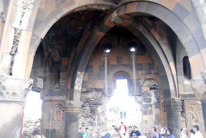 زيادة زائري عاصمة مملكة باكراتوني التاريخية الأرمنية-آني-«مدينة الألف كنيسة وكنيسة»- بتركيا الحالية-