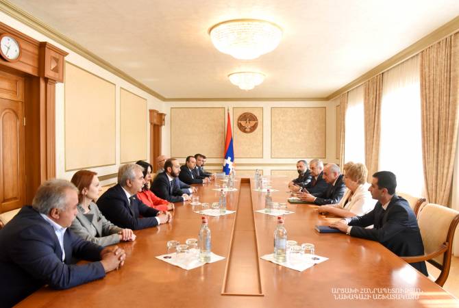 Le président d'Artsakh, le président du Parlement arménien discutent de la coopération 
parlementaire