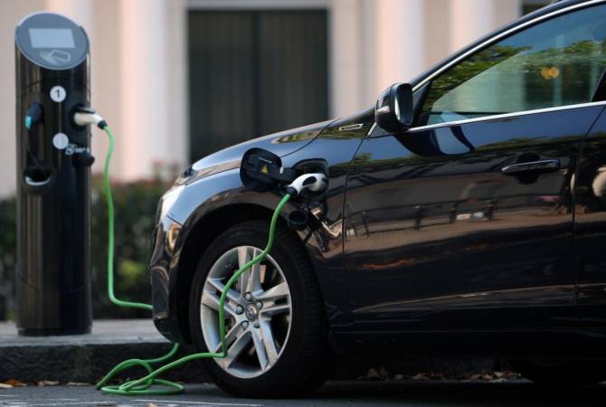 Продажи электромобилей в мире упали впервые в истории