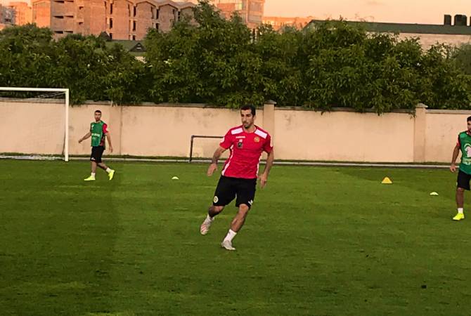 Генрих Мхитарян присоединился к сборной Армении

