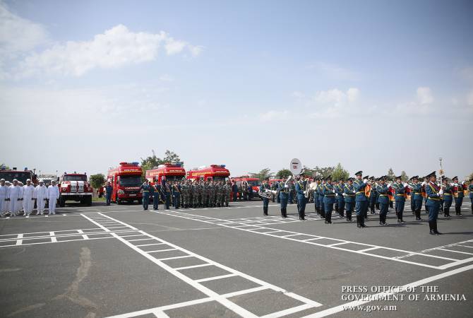 رئيس الجمهورية أرمين سركيسيان  يمنح عدد من رجال الإنقاذ والمسؤولين بوزارة حالات الطوارئ جوائز دولة