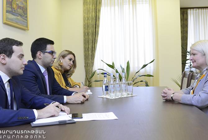 Министр юстиции Армении провел прощальную встречу с послом Великобритании

