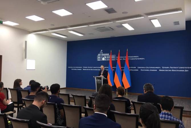 وزير الخارجية الأرميني زوهراب مناتساكانيان لا يرى أي واقع معقول بإقامة علاقات دبلوماسية مع تركيا