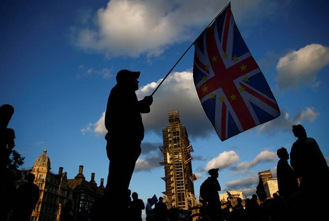 Британский парламент официально приостановит работу в понедельник