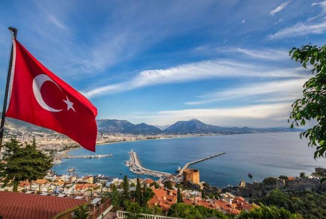 Посол России заявил, что почти 90 россиян погибли в Турции с начала туристического 
сезона