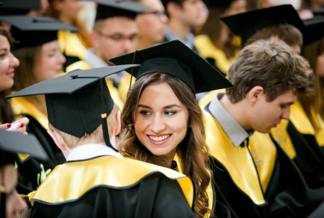 Студенты-иностранцы смогут оставаться в Британии на два года после учебы