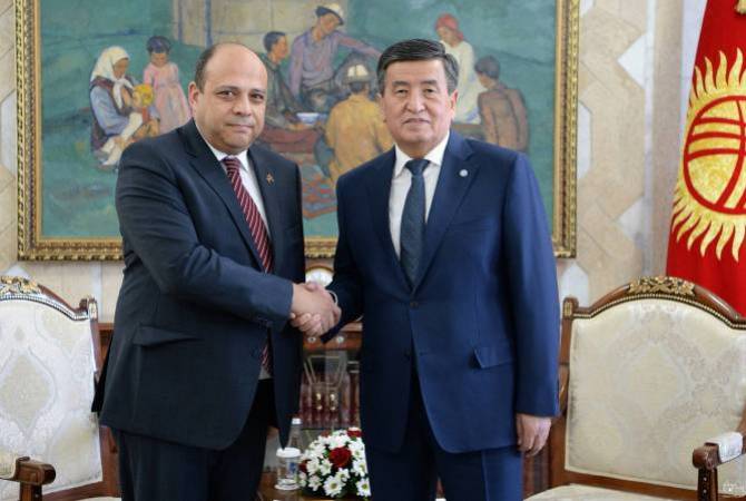 Դեսպան Ղալաչյանն իր հավատարմագրերն է հանձնել Ղրղզստանի նախագահին