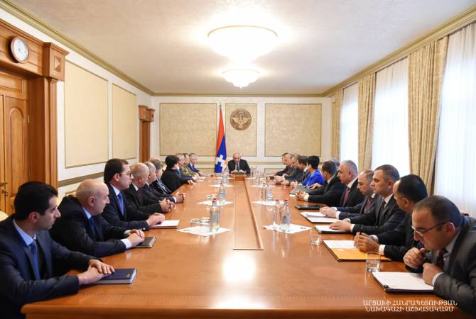 Президент Арцаха созвал рабочее совещание по программе государственных 
среднесрочных расходов