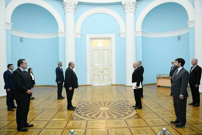 Посол Германии вручил верительные грамоты президенту Армении

