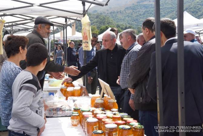 Бако Саакян  принял  участие в   фестивале арцахского меда в  Карвачаре 