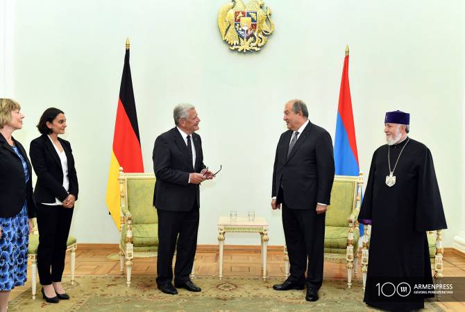 President Sarkissian hosts former German President Joachim Gauck