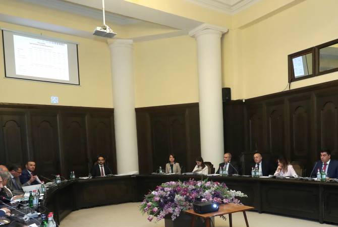 Deputy PM Avinyan chairs session of Council for Improvement of Demographic Situation