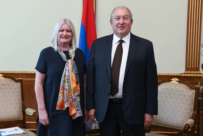 Le président Sarkissian a eu une rencontre avec l'ambassadeur sortant du Royaume-Uni en 
Arménie
