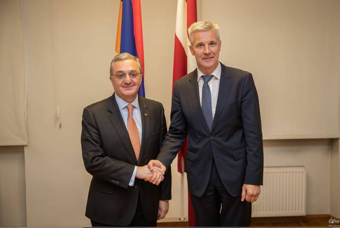 Rencontre entre le chef de la diplomatie arménienne et le ministre letton de la Défense 
