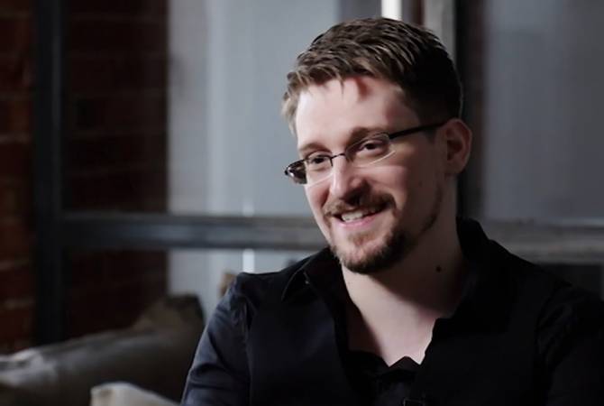 Сноуден заявил, что после иска США его мемуары стали самой продаваемой книгой в 
мире