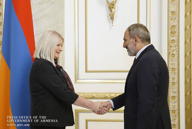 رئيس الوزراء الأرنيتي نيكول باشينيان يستودع سفيرة المملكة المتحدة لدى أرمينيا جوديث فارنورث  