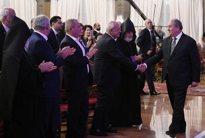 رئيس الجمهورية أرمين سركيسيان يشترك بافتتاح المنبى البروتوكولي الجديد لكرسي الأم-إتشميادزين المقدس