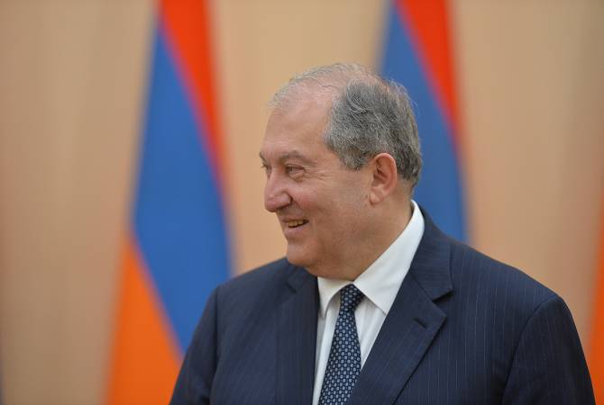 President Sarkissian awards medals to group of police servicemen on occasion of Independence 
Day