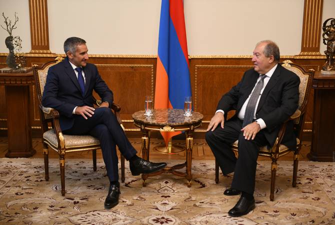 رئيس الجمهورية أرمين سركيسيان يستقبل وفد من شركة بوينغ للطيارات