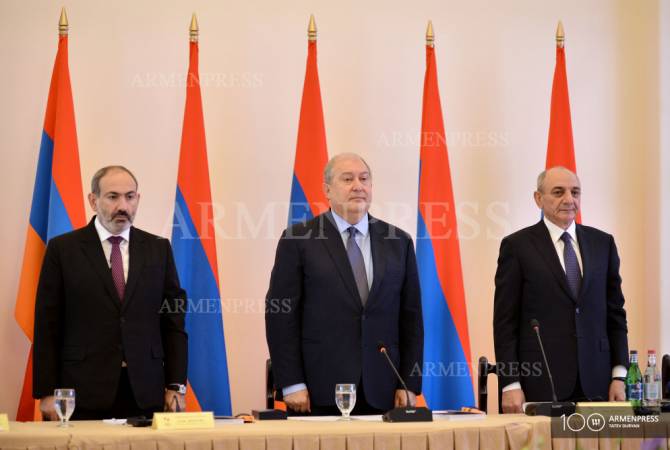Президент Арцаха направил поздравительные послания премьер-министру и президенту 
Армении