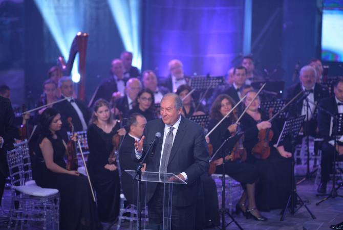 Le président d’Arménie assiste à la cérémonie de la remise du Prix Héros de nos jours