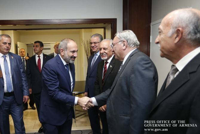  Nikol Pashinyan a rencontré des représentants du Conseil central du Parti Social-Démocrate 
Hentchak