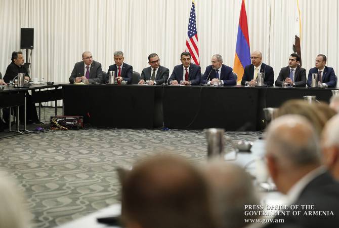 Le Premier ministre a rencontré les leaders d'organismes communautaires arméniens de 
Californie