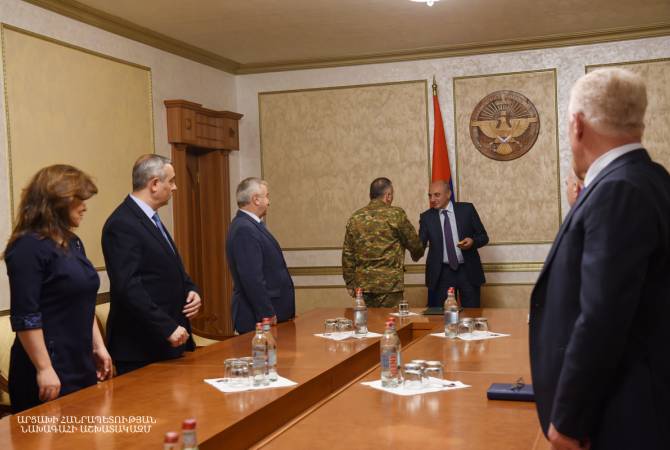  Президент Арцаха присвоил воинское звание генерал-лейтенанта министру обороны 
Арцаха Карену Абрамяну 