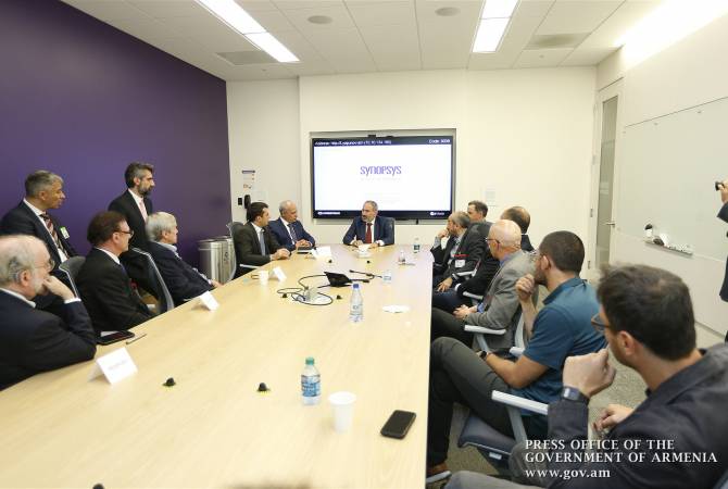 Pashinyan discusses development of cooperation with Synopsys executives
