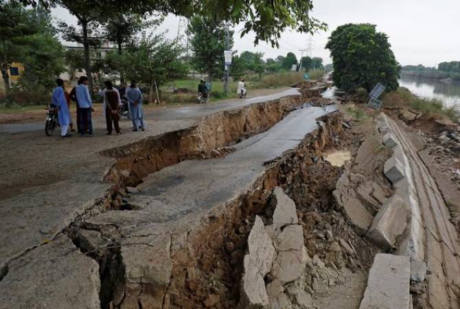 At least 24 dead in Pakistan earthquake 