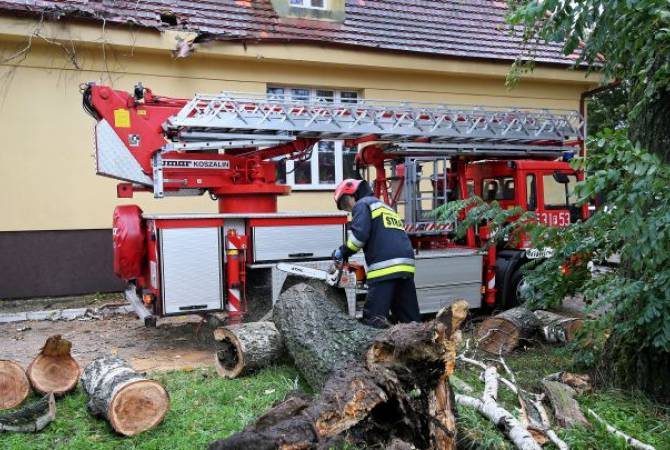 В Польше один человек погиб и 18 пострадали в результате непогоды