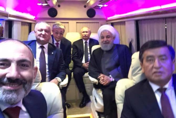  Никол Пашинян опубликовал фотографию с находящимися в Ереване лидерами разных 
государств

 