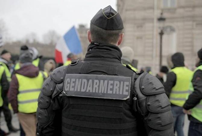 В Париже проходит организованный полицейскими профсоюзами "Марш гнева"