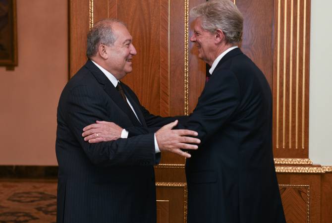 President Sarkissian holds meeting with US Congressman Frank Pallone 