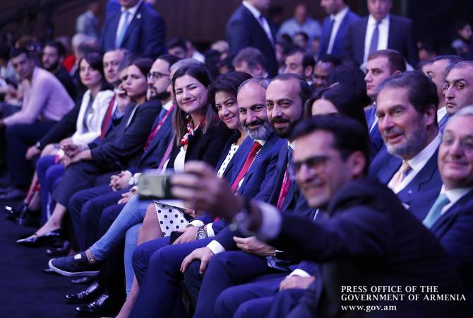 Pashinyan assiste à l'ouverture officielle du 23e Congrès WCIT